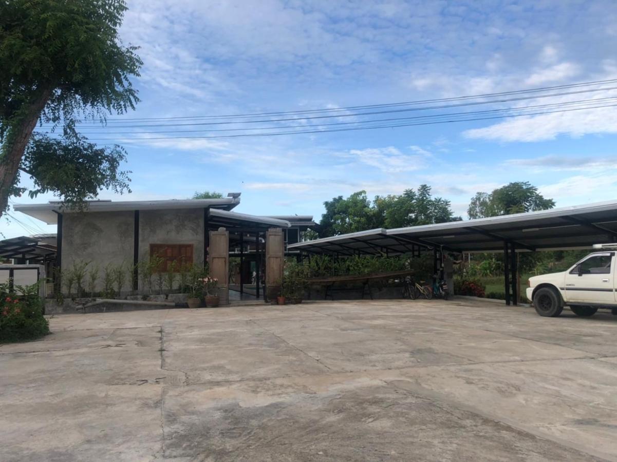 Solarcell Private Homestay - โซล่าเซลล์ไพรเวทโฮมสเตย์ Утай Тани Екстериор снимка