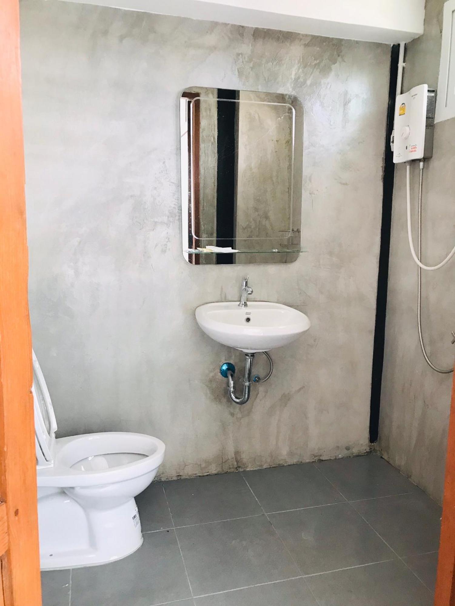 Solarcell Private Homestay - โซล่าเซลล์ไพรเวทโฮมสเตย์ Утай Тани Екстериор снимка